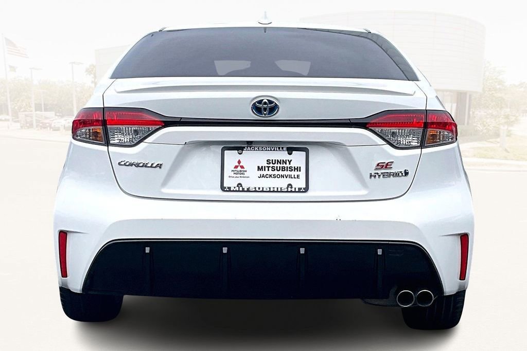 Used 2023 Toyota Corolla SE w/ SE Package image 5