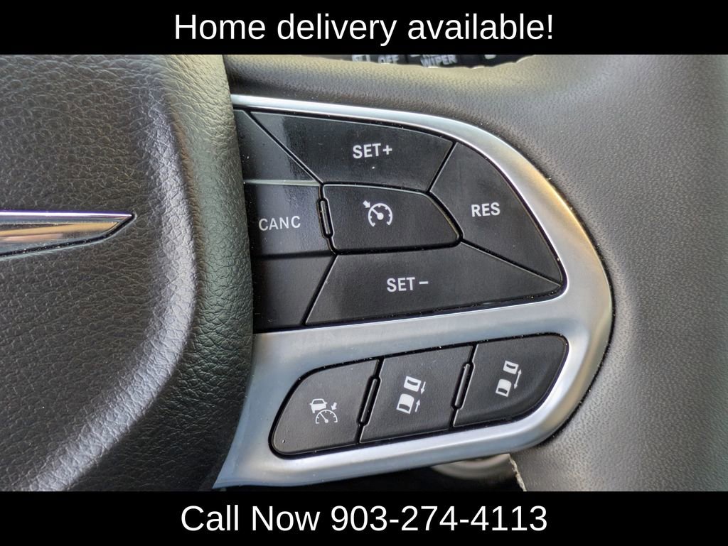 Used 2025 Chrysler Pacifica Select image 17