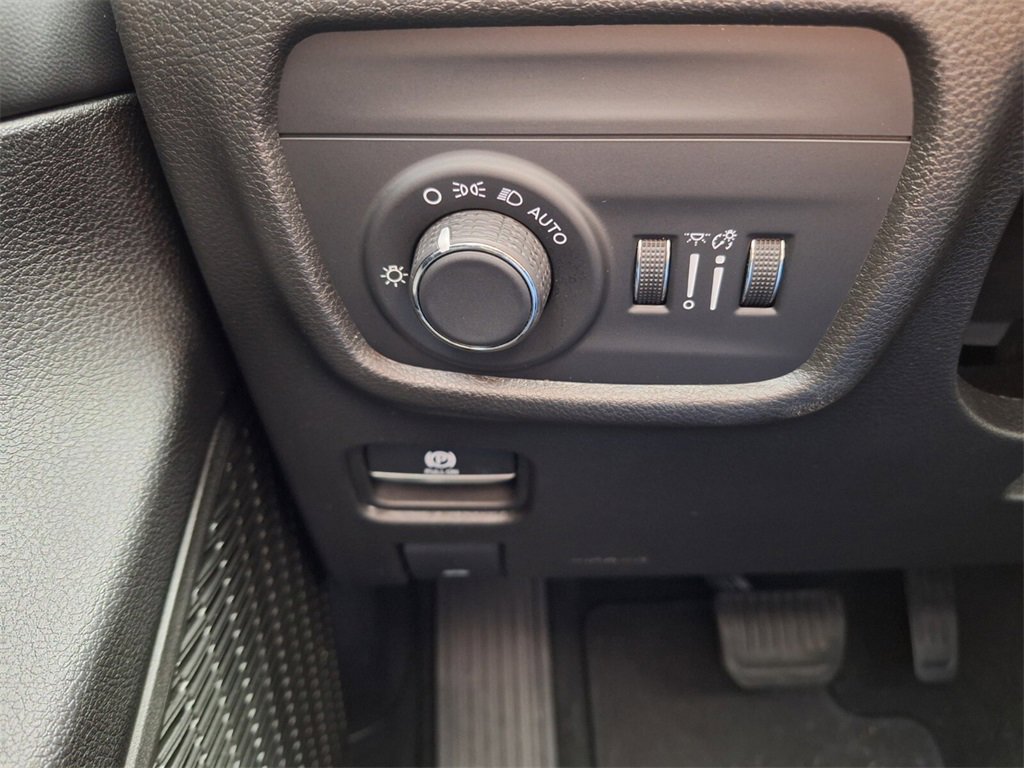 Used 2023 Jeep Grand Cherokee L Laredo image 22