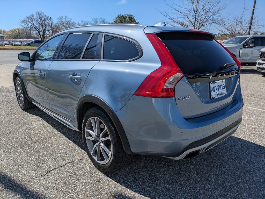 Used 2018 Volvo V60 T5 Cross Country AWD/4WD image 6