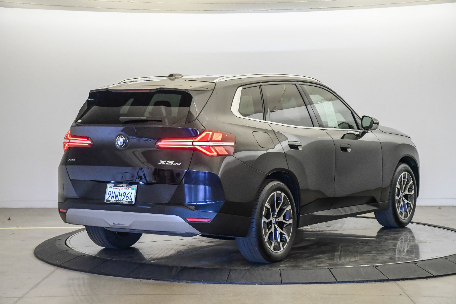 Used 2026 BMW X3 xDrive30i w/ Premium Package AWD/4WD image 4
