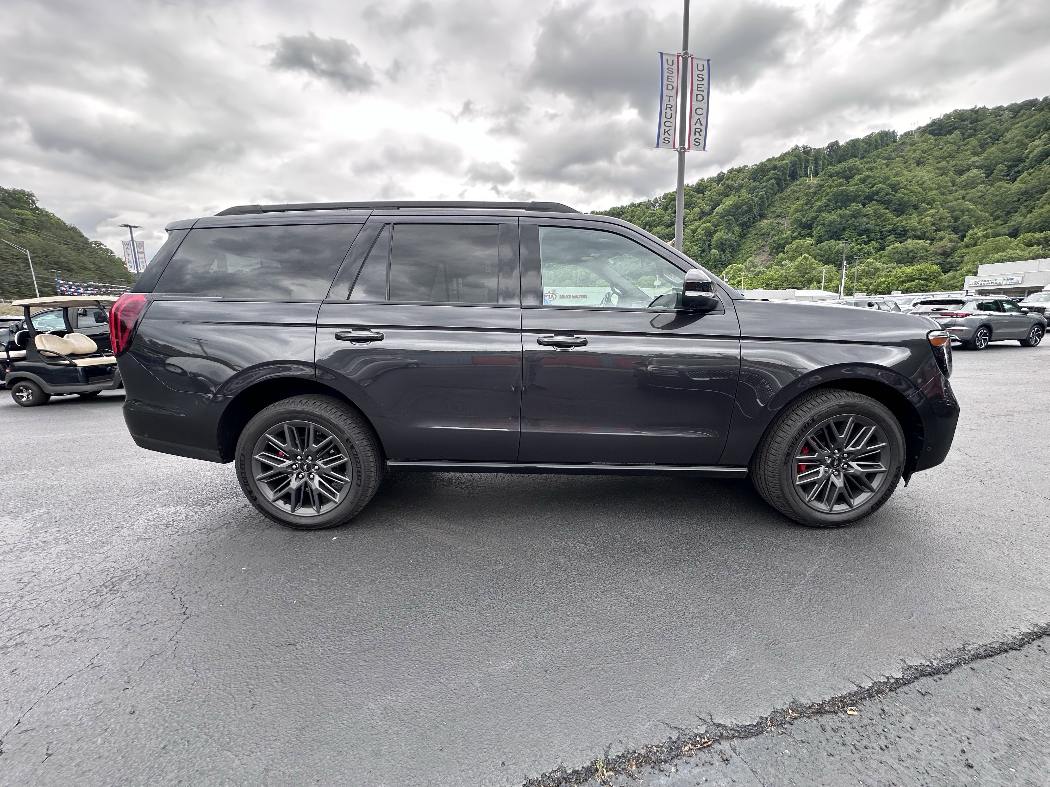 Used 2025 Ford Expedition Platinum w/ Stealth Performance Package AWD/4WD image 7
