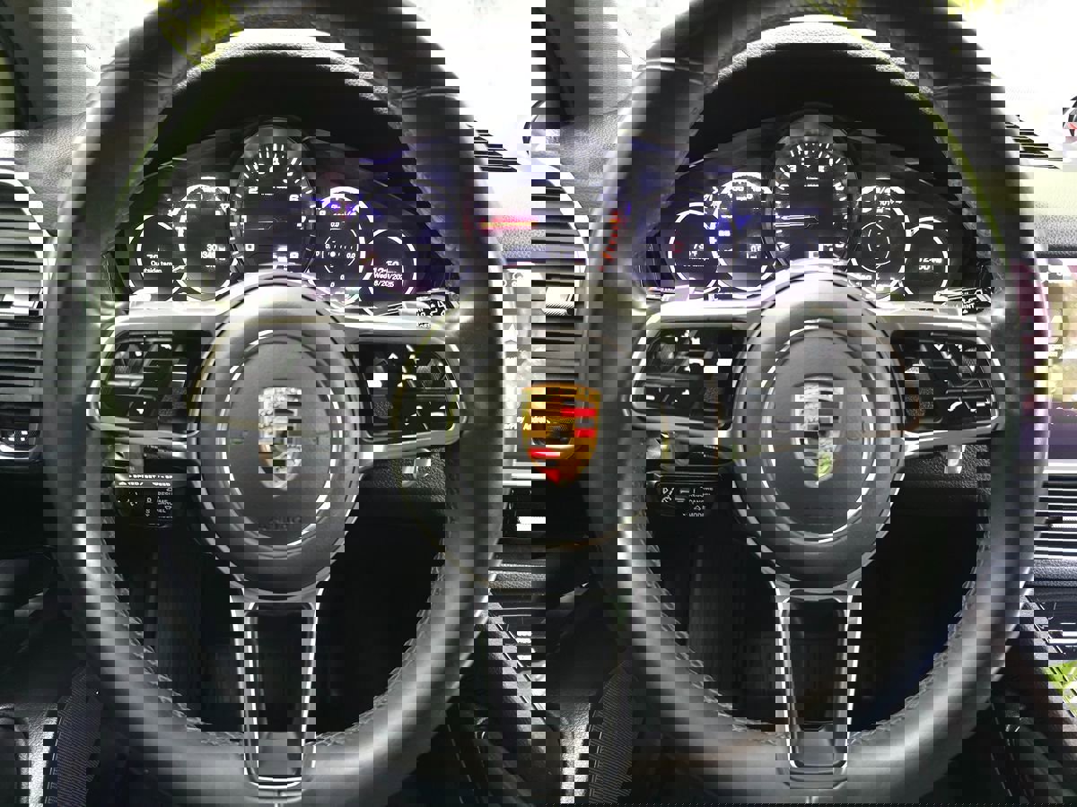 Used 2023 Porsche Cayenne Platinum Edition image 30