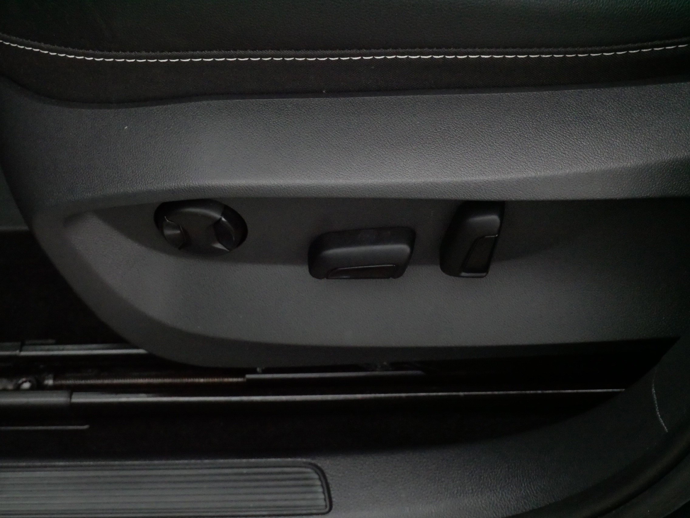 Used 2023 Volkswagen Taos SEL image 20