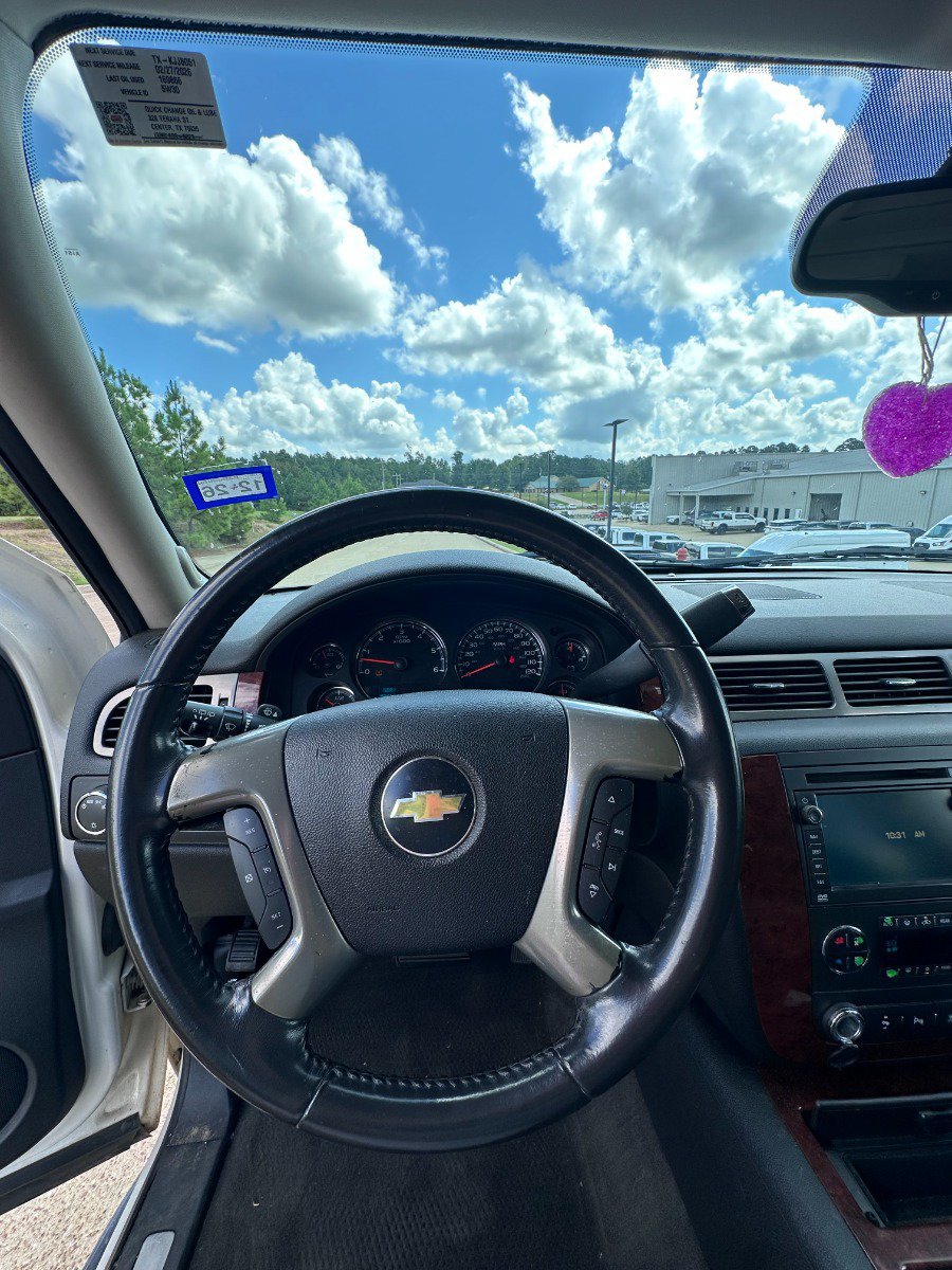 Used 2010 Chevrolet Tahoe LTZ RWD image 9