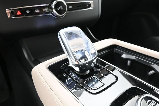 New 2027 Volvo XC90 B6 Plus AWD/4WD image 13