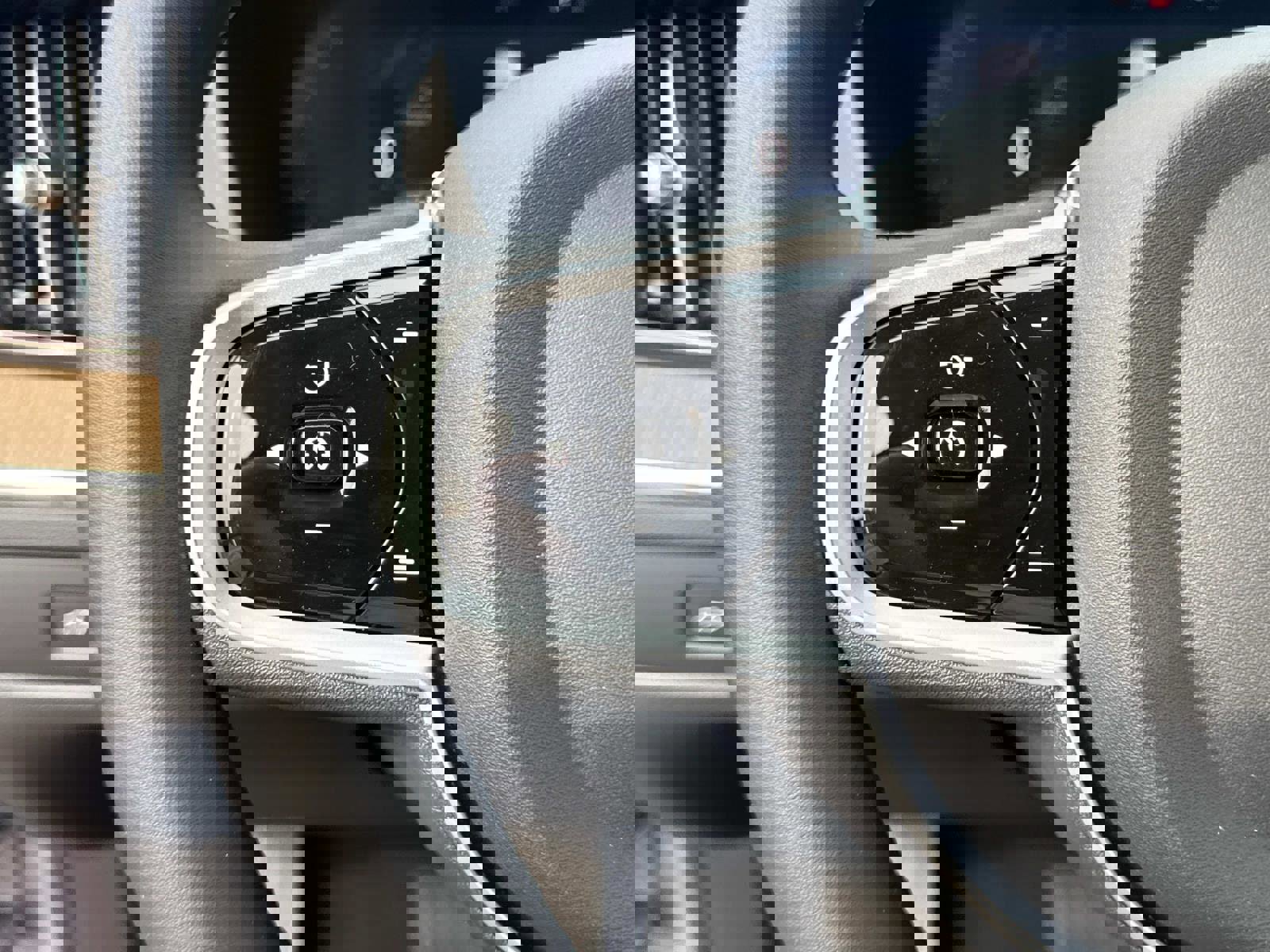 New 2026 Volvo XC60 B5 Plus w/ Climate Package image 29