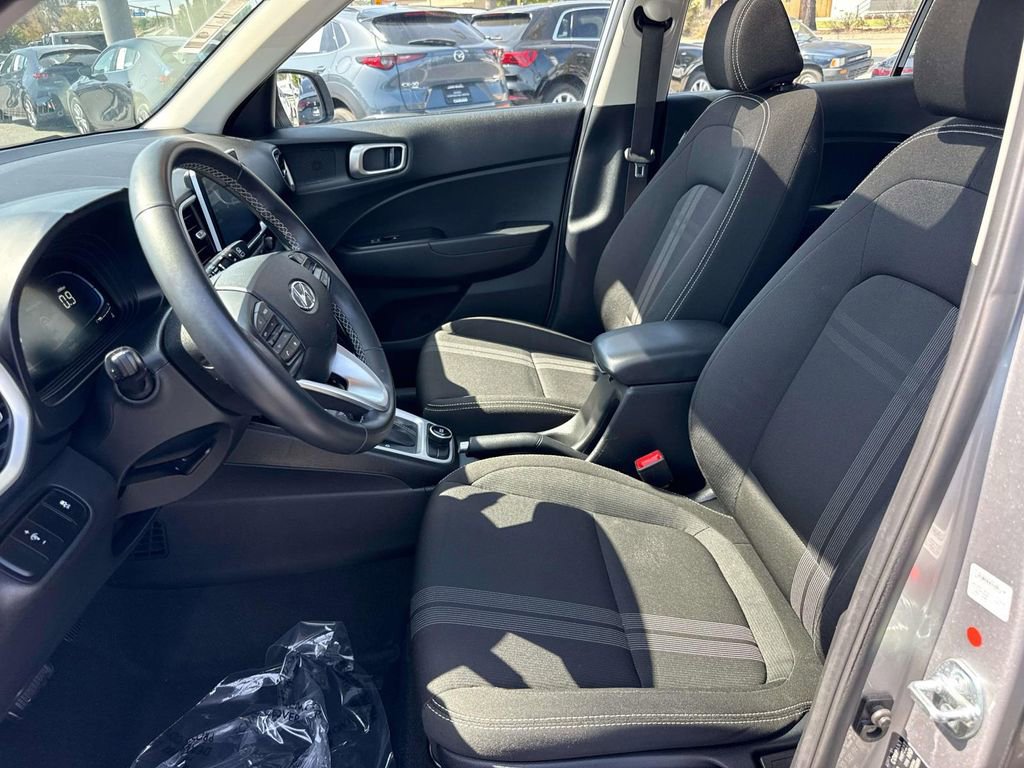 Used 2025 Hyundai Venue SEL image 22