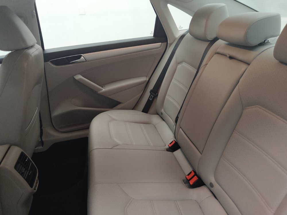 Used 2019 Volkswagen Passat 2.0T Wolfsburg w/ Wheels & Sunroof Package FWD image 18