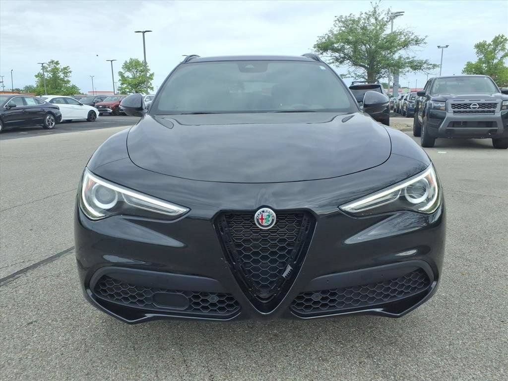 Used 2020 Alfa Romeo Stelvio Ti Sport w/ Quick Order Package 22S Sport AWD/4WD image 4