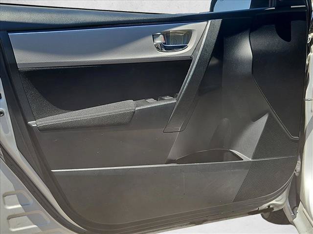 Used 2018 Toyota Corolla LE w/ LE Premium Package FWD image 9