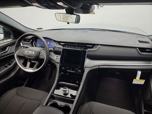 New 2025 Jeep Grand Cherokee L Laredo w/ Luxury Tech Group I image 24