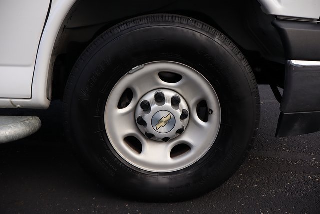 Used 2024 Chevrolet Express 2500 w/ Driver Convenience Package image 10