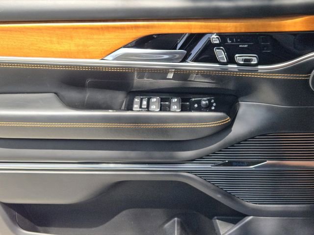 Used 2023 Jeep Grand Wagoneer Series III AWD/4WD image 23