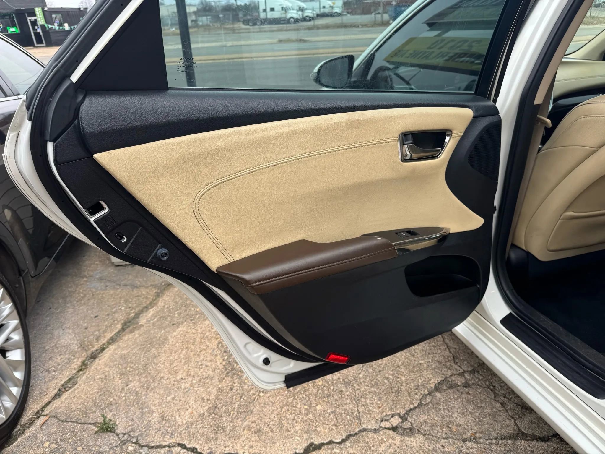 Used 2014 Toyota Avalon XLE Touring image 7