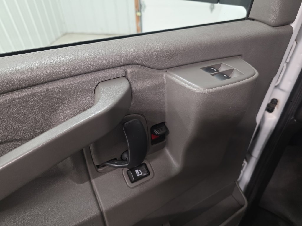 Used 2020 GMC Savana 3500 w/ Driver Convenience Package RWD image 19