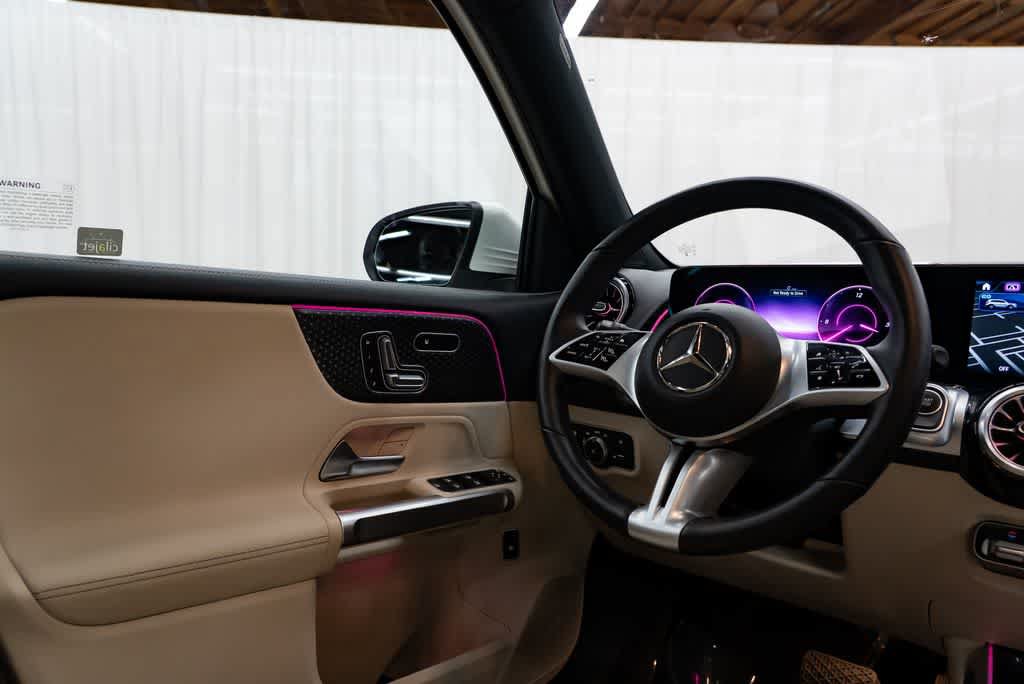 Used 2024 Mercedes-Benz EQB 300 4MATIC image 11