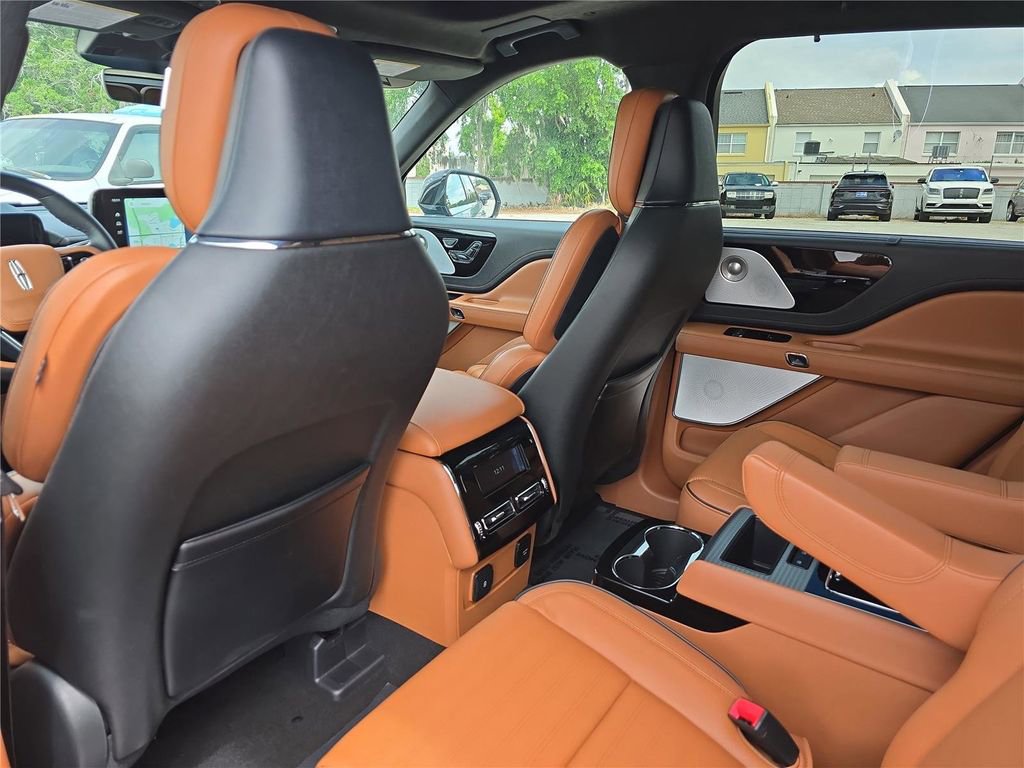 Used 2025 Lincoln Aviator Black Label image 13