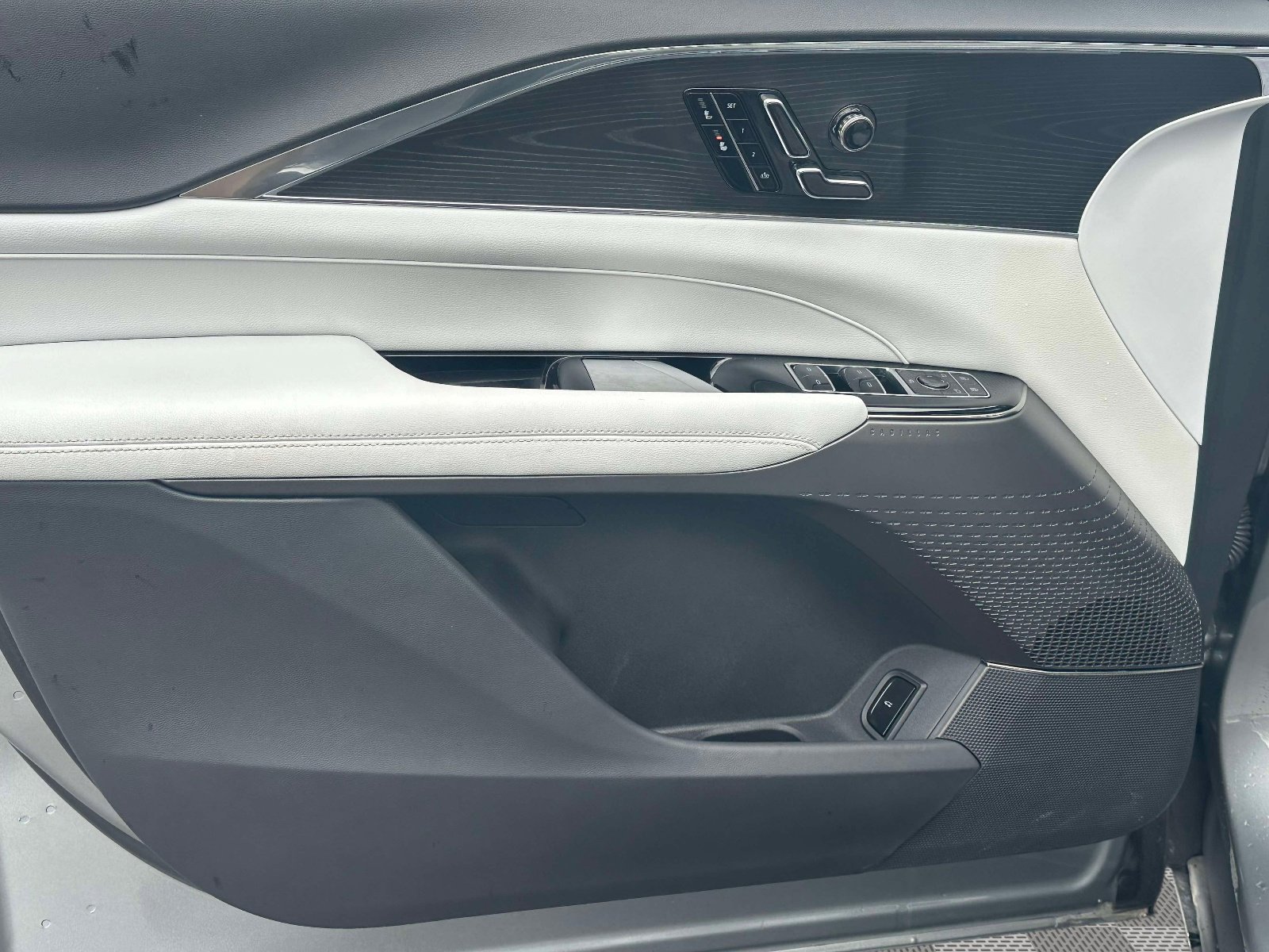 Certified 2024 Cadillac Lyriq Luxury image 22