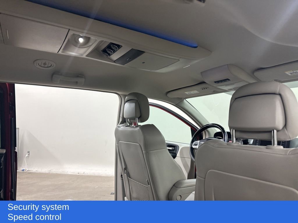 Used 2014 Chrysler Town & Country Limited image 22