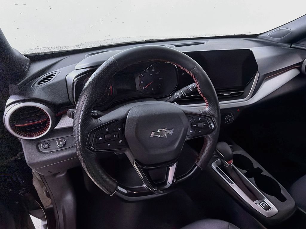 Used 2024 Chevrolet Trax RS FWD image 11