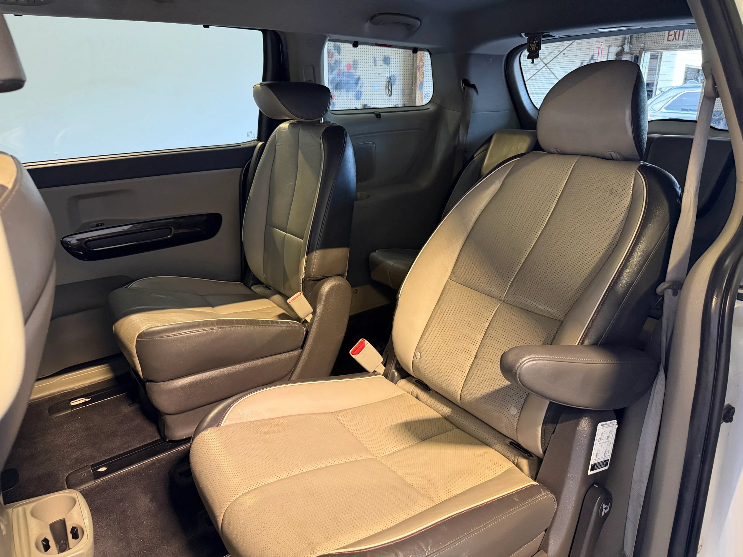 Used 2016 Kia Sedona EX FWD image 39