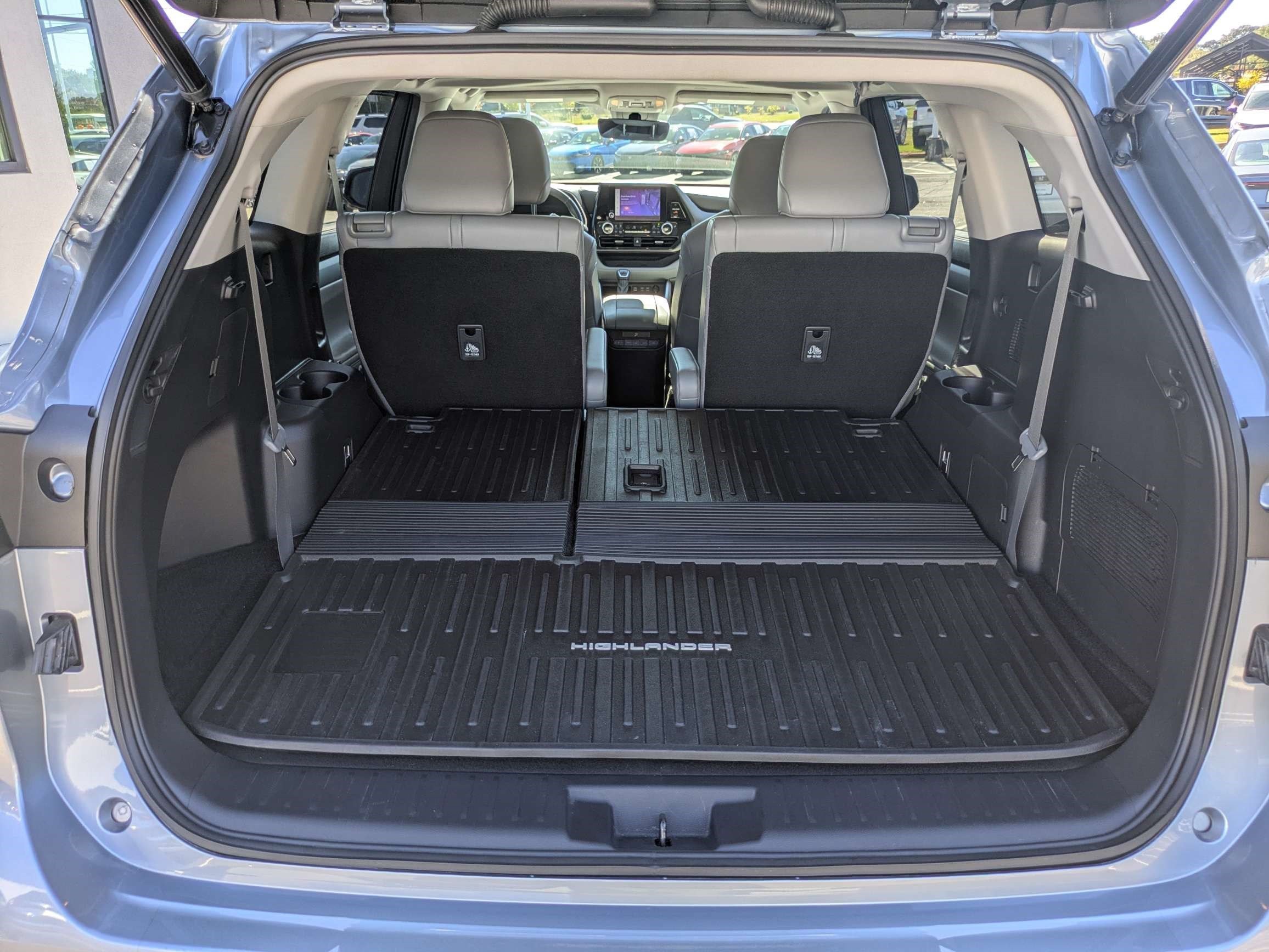 Used 2023 Toyota Highlander XLE FWD image 18