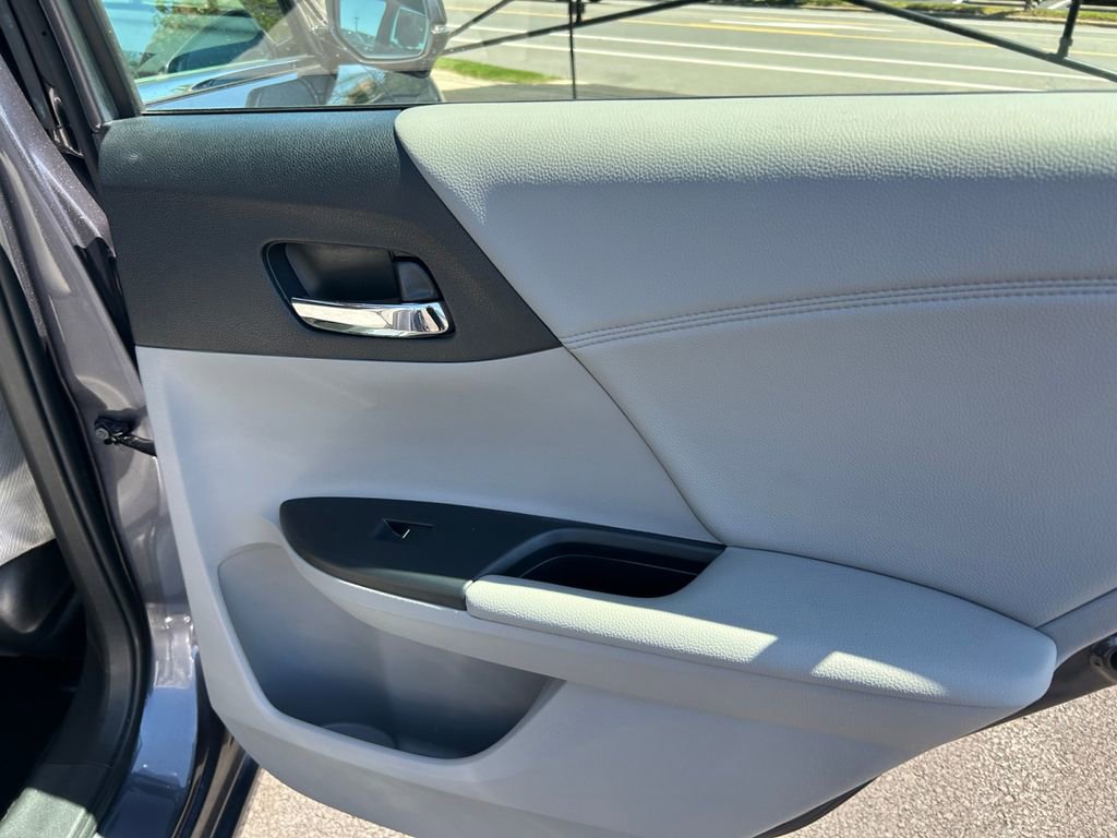 Used 2017 Honda Accord EX image 21