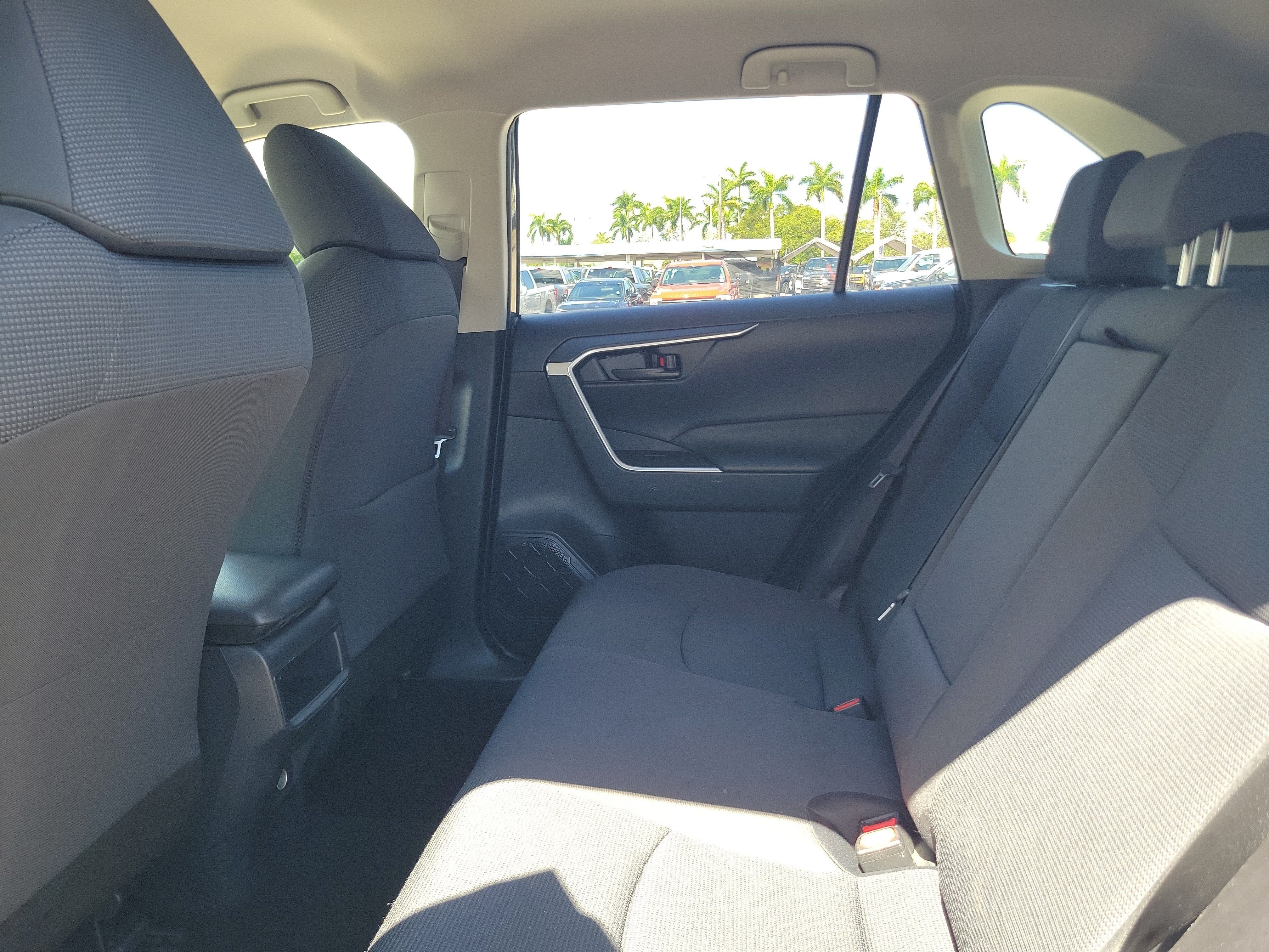 Used 2019 Toyota RAV4 LE FWD image 13