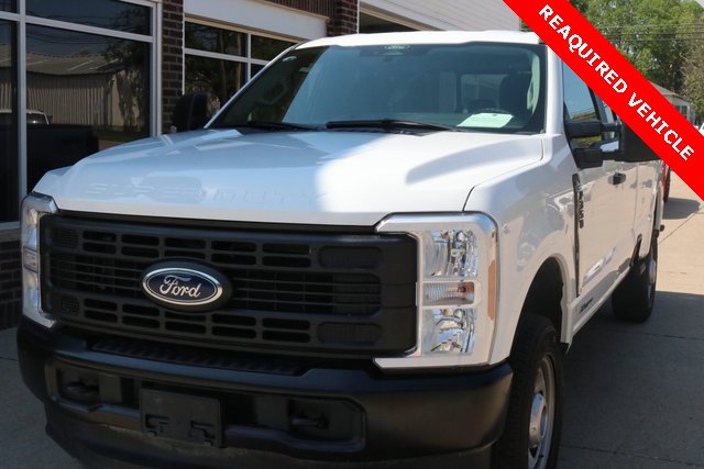 Used 2024 Ford F350 XL w/ Camper Package image 4