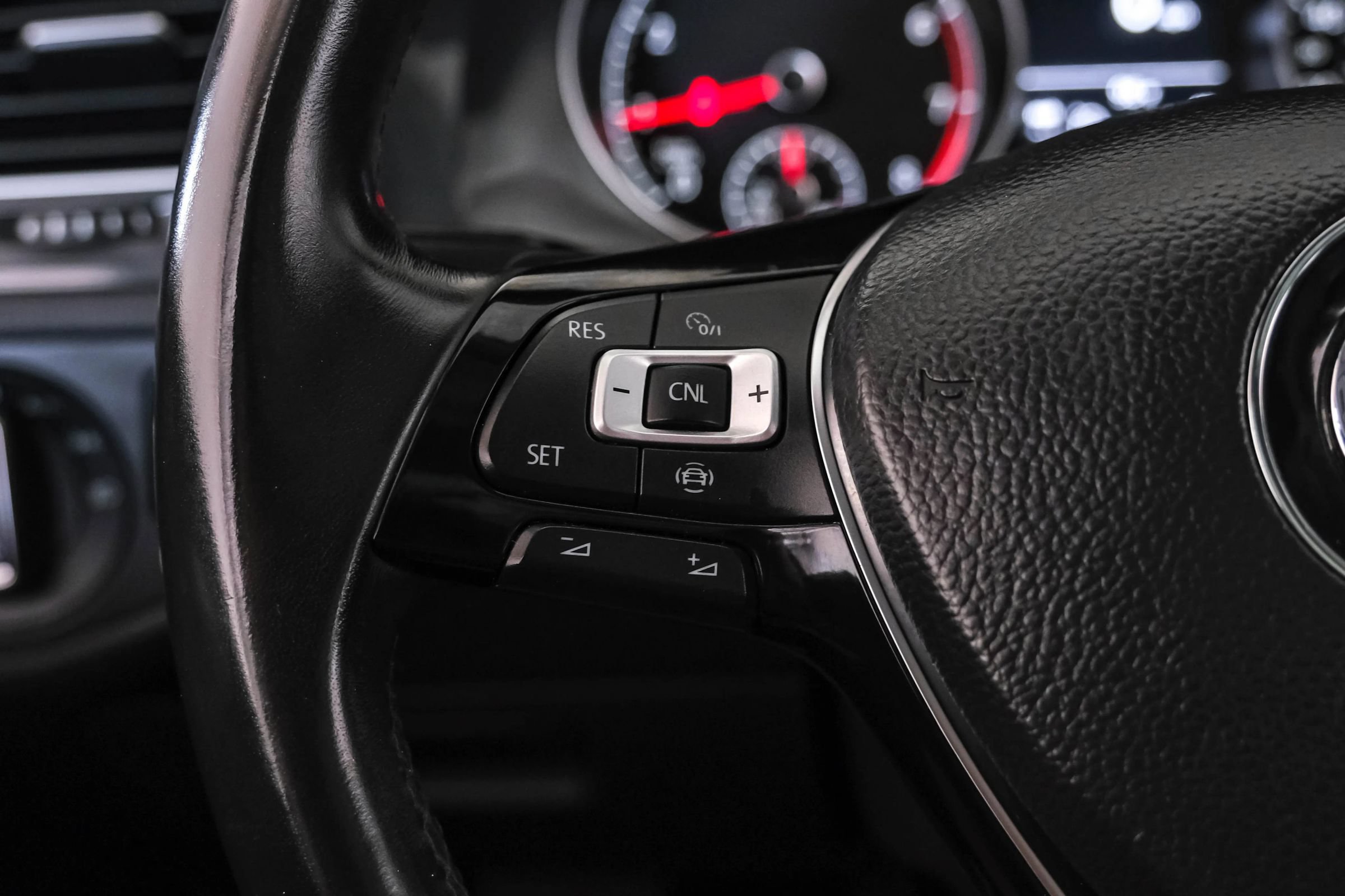 Used 2019 Volkswagen Golf SE FWD image 16