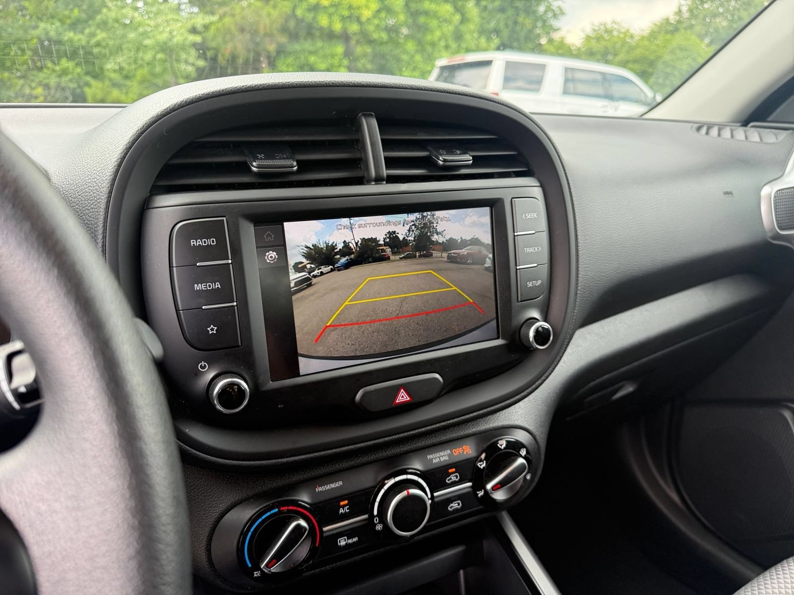 Used 2025 Kia Soul LX w/ LX Technology Package FWD image 22