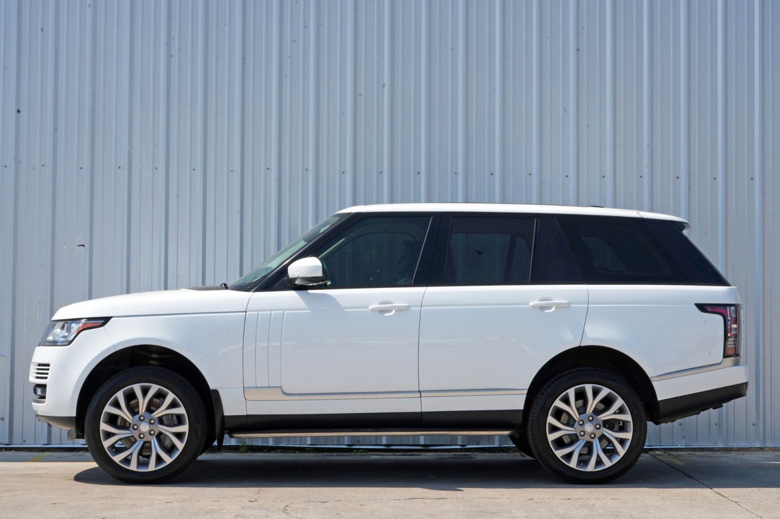 Used 2015 Land Rover Range Rover Supercharged image 8