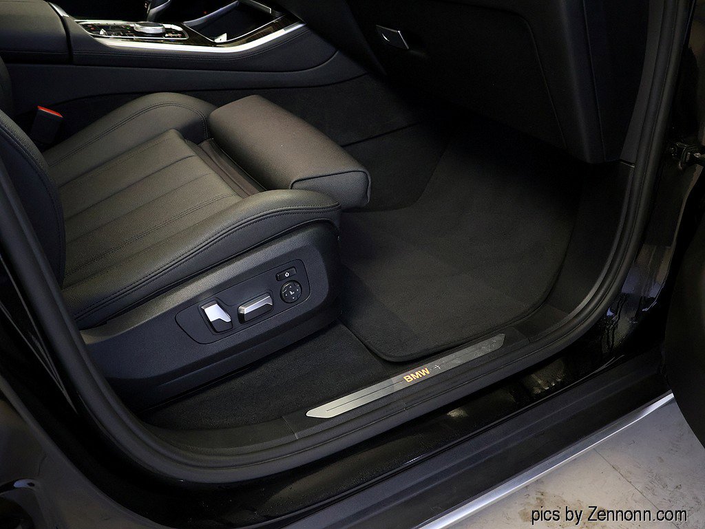 Used 2021 BMW X5 xDrive45e w/ Parking Assistance Package image 37