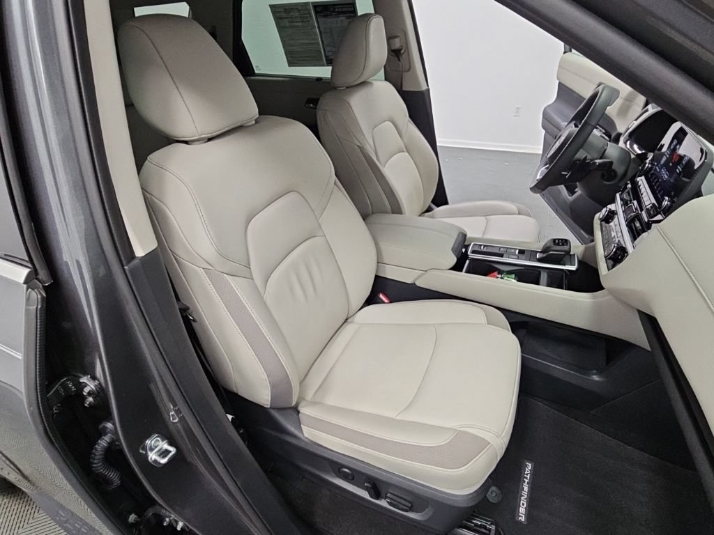 Used 2025 Nissan Pathfinder SL FWD image 39