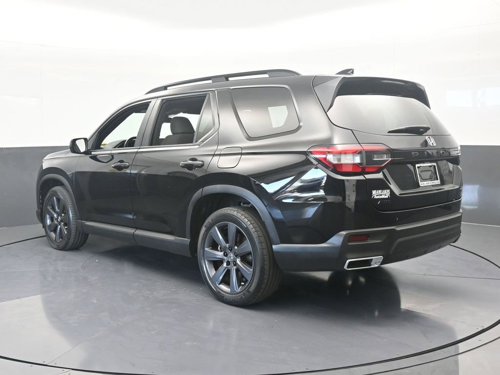 Used 2023 Honda Pilot Sport image 4