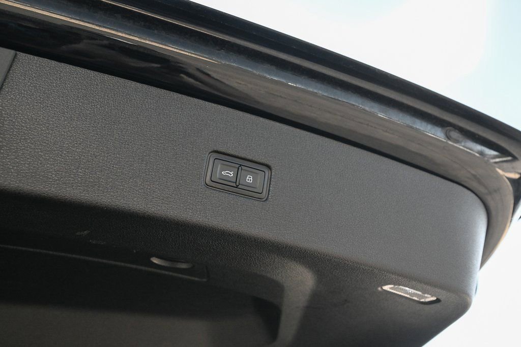 Used 2022 Audi Q8 Premium Plus image 17