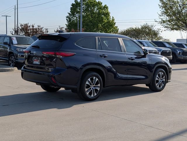 Used 2023 Toyota Highlander XLE image 6