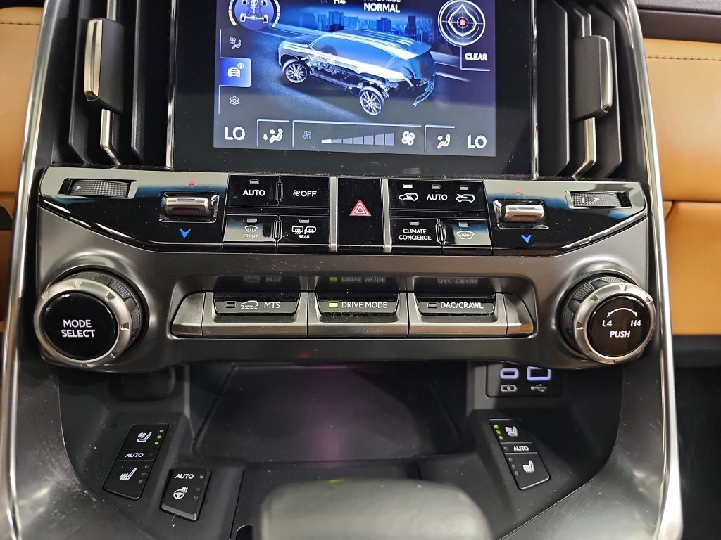Used 2022 Lexus LX 600 4WD w/ Appearance Package image 27