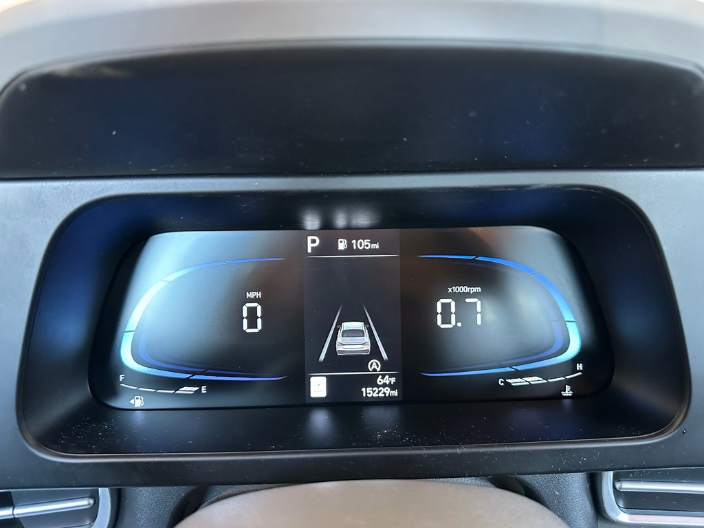 Used 2025 Hyundai Elantra SE image 23