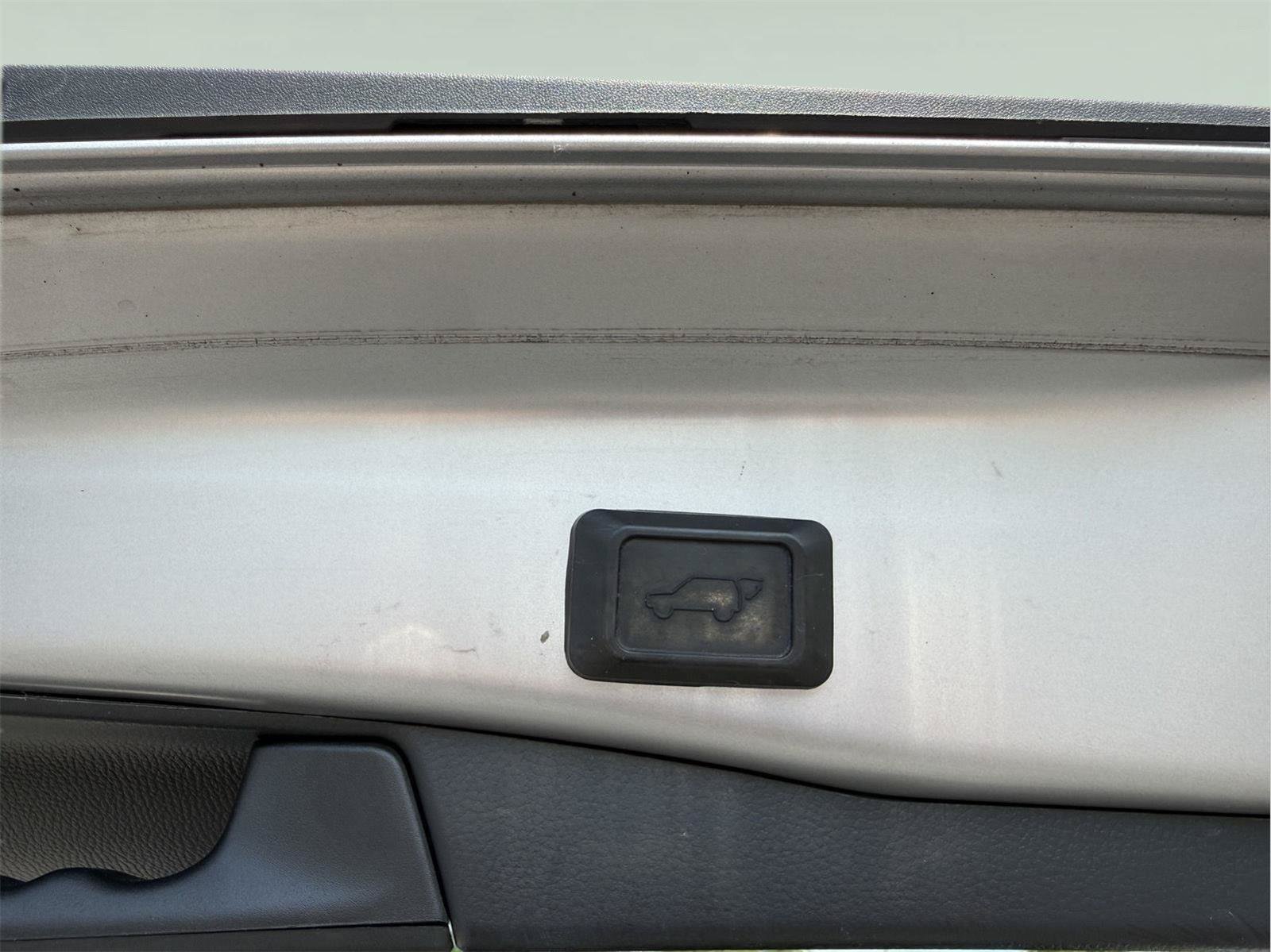 Used 2019 Toyota RAV4 Limited w/ Carpet Mat Package AWD/4WD image 29