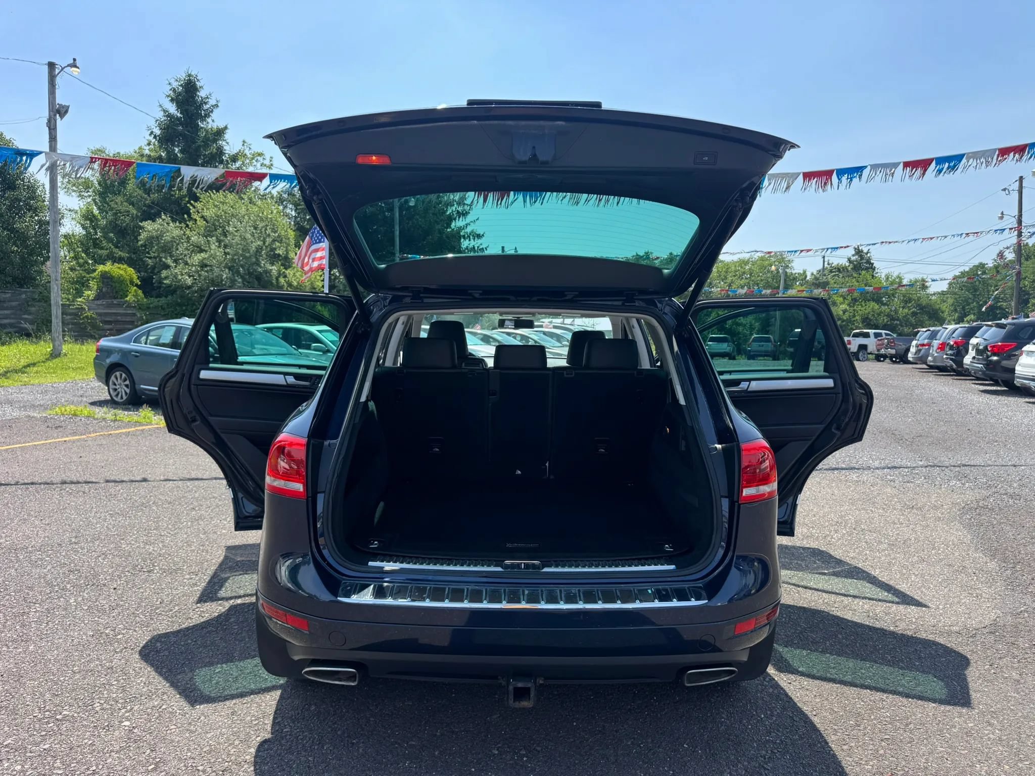 Used 2014 Volkswagen Touareg Sport AWD/4WD image 9