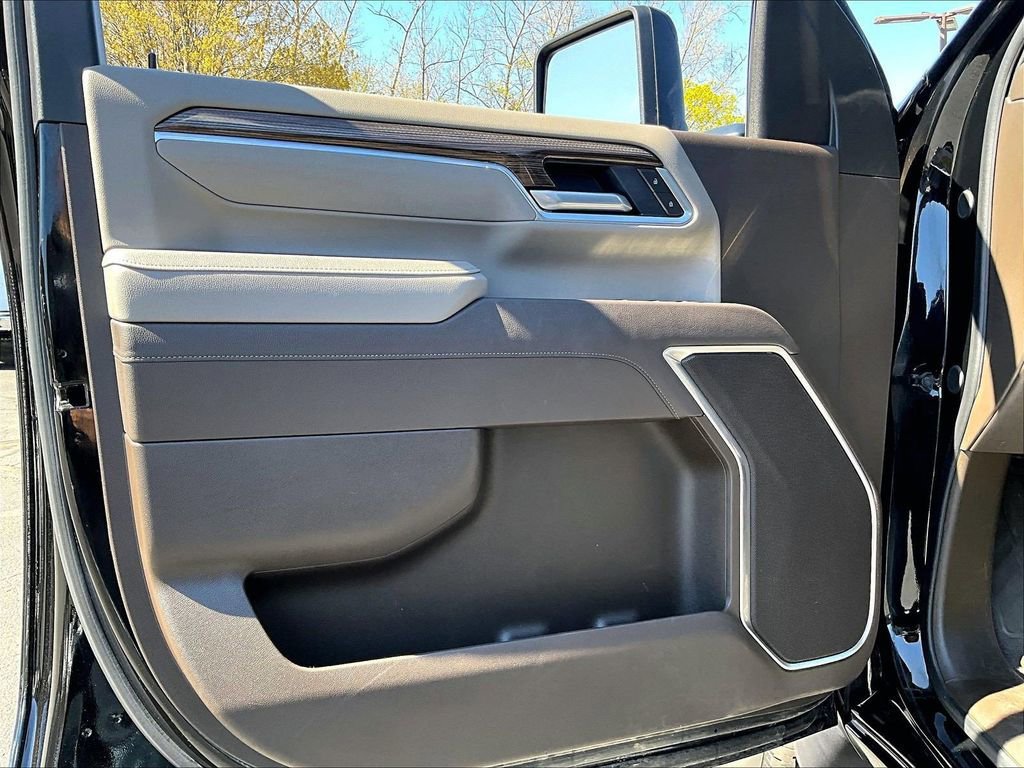 Used 2025 Chevrolet Silverado 2500 LT w/ Convenience Package AWD/4WD image 9