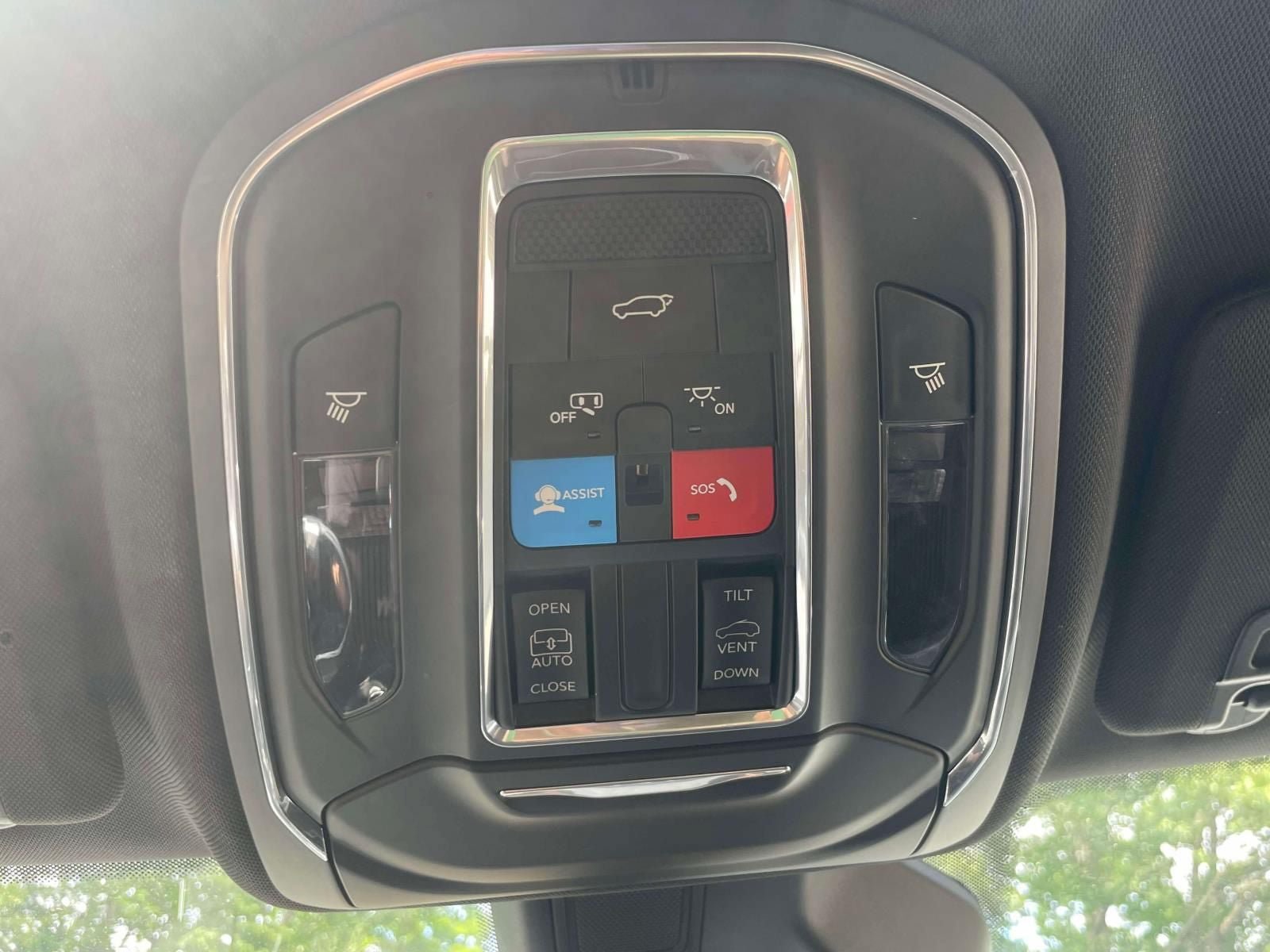 Used 2023 Jeep Grand Cherokee Altitude AWD/4WD image 32