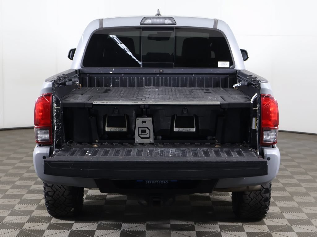 Used 2018 Toyota Tacoma TRD Sport AWD/4WD image 22