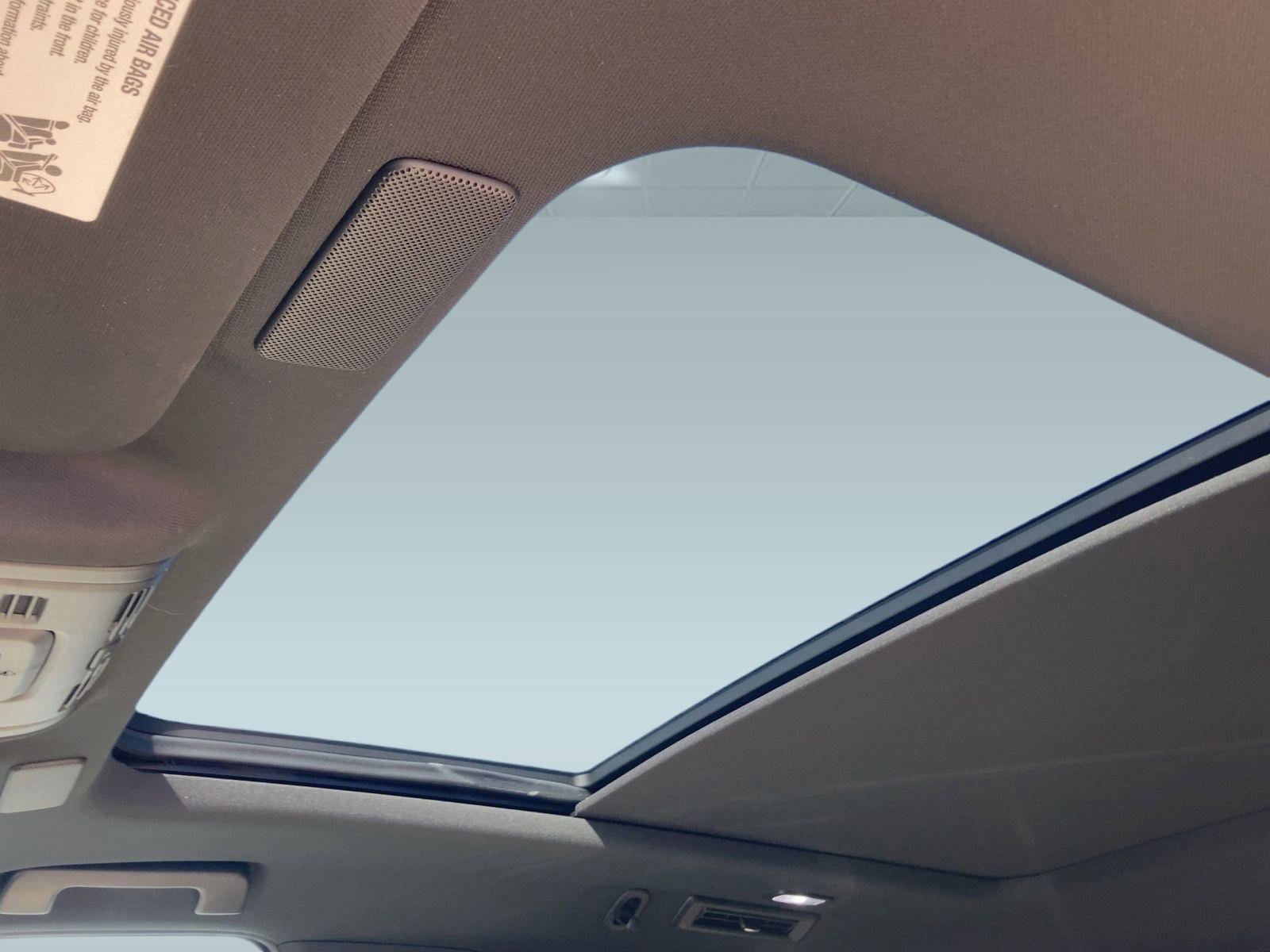 Used 2023 Cadillac Escalade ESV Premium Luxury w/ Performance Package image 15