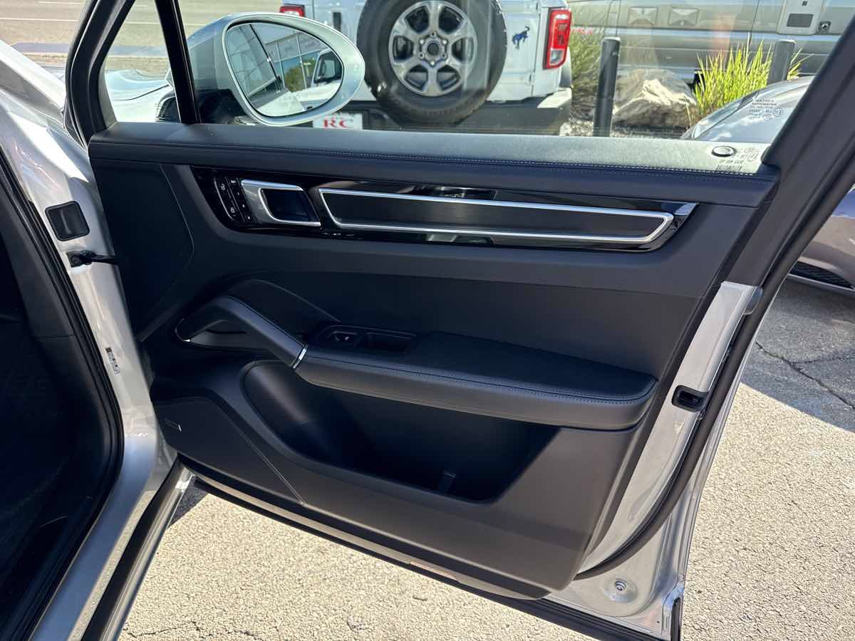 Used 2021 Porsche Cayenne GTS AWD/4WD image 24
