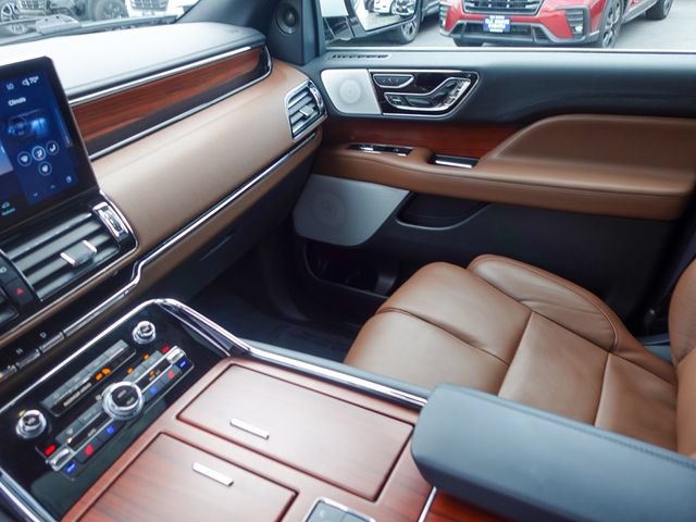 Used 2022 Lincoln Navigator Reserve AWD/4WD image 21
