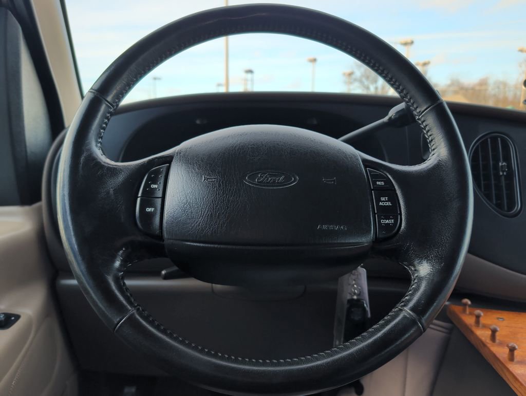 Used 1999 Ford E-150 and Econoline 150 image 10