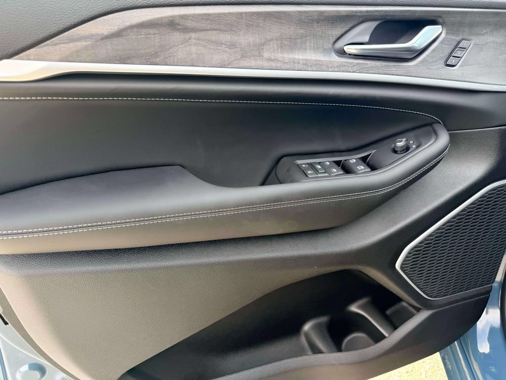 New 2026 Jeep Grand Cherokee Limited AWD/4WD image 14